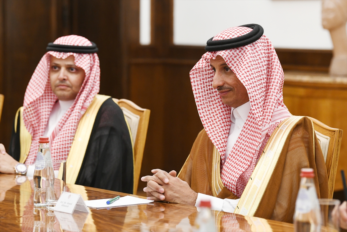 Sırbistan Cumhurbaşkanı Vucic, Suudi Arabistan Turizm Bakanı Hatib'i kabul etti