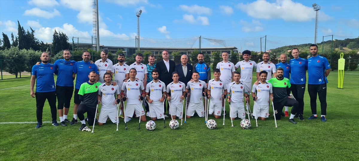 TFF Başkanı Mehmet Büyükekşi, Ampute Futbol Milli Takımı ile buluştu