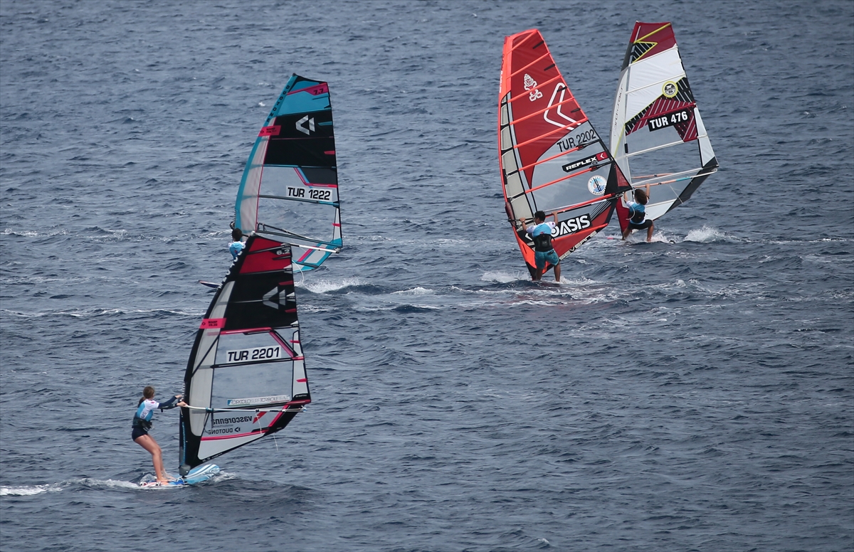 Türkiye Rüzgar Sörfü Slalom Ligi ilk ayak mücadelesi, İzmir'de başladı