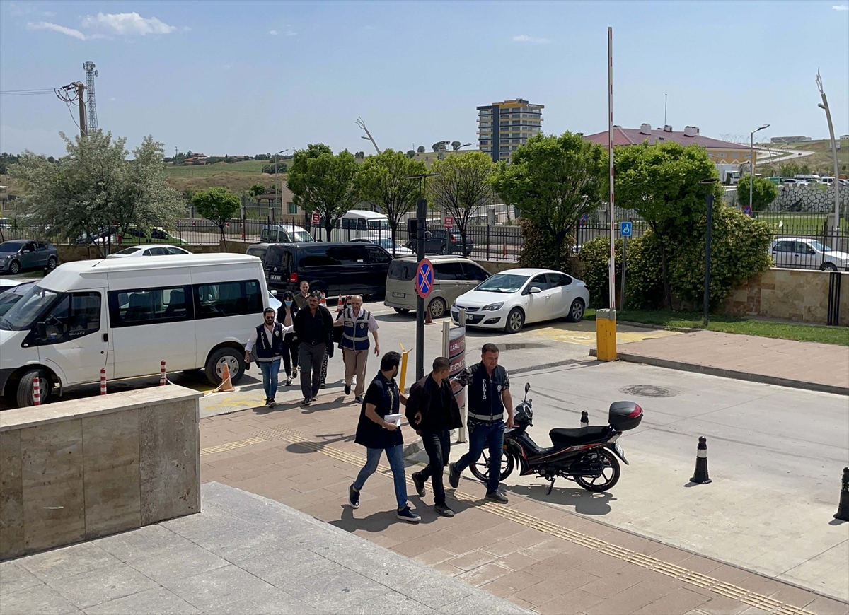 Uşak'ta bir kişinin öldüğü koyun otlatma kavgasıyla ilgili baba ve oğul tutuklandı