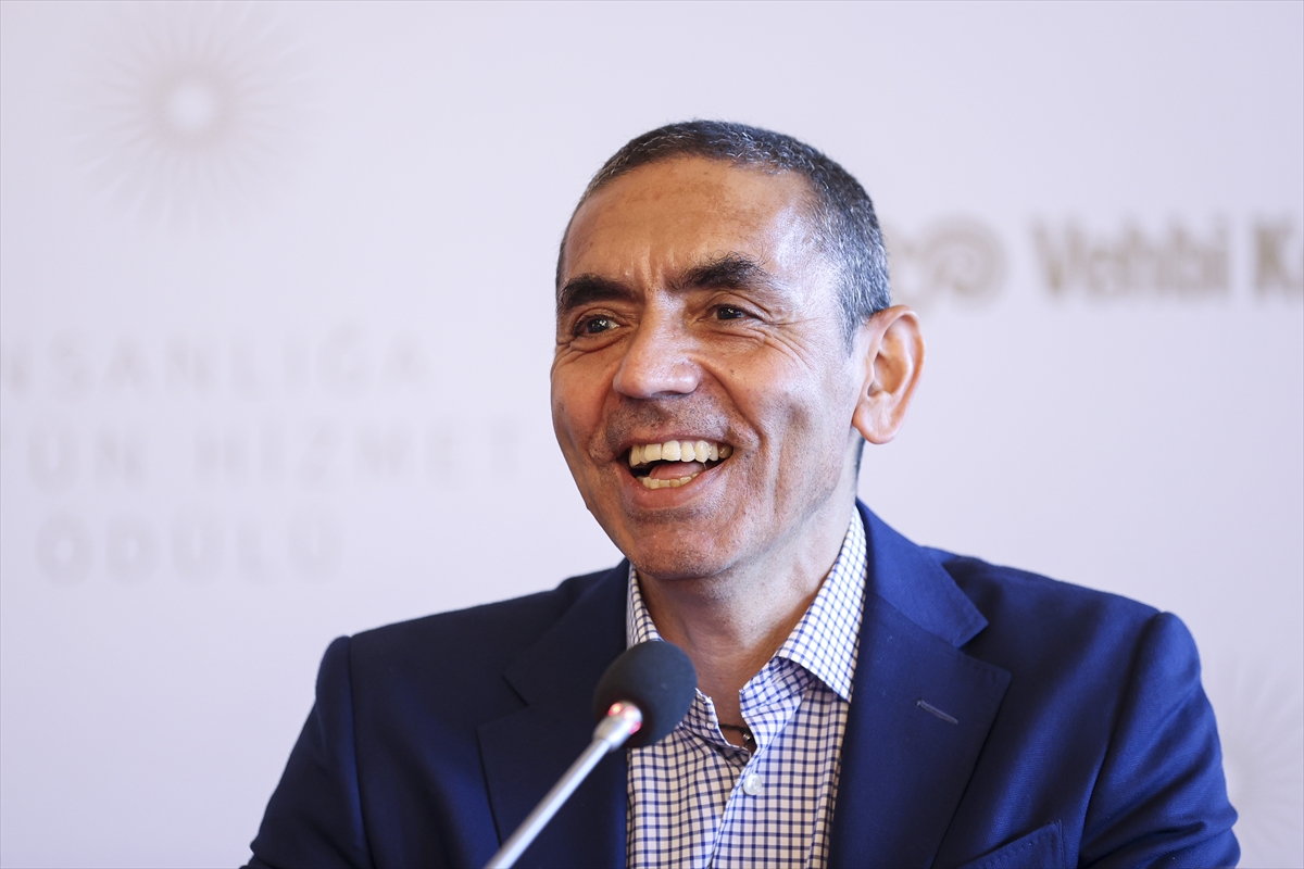 “Vehbi Koç Vakfı İnsanlığa Üstün Hizmet Ödülü”nün ilki BioNTech'in kurucuları Şahin ve Türeci'ye