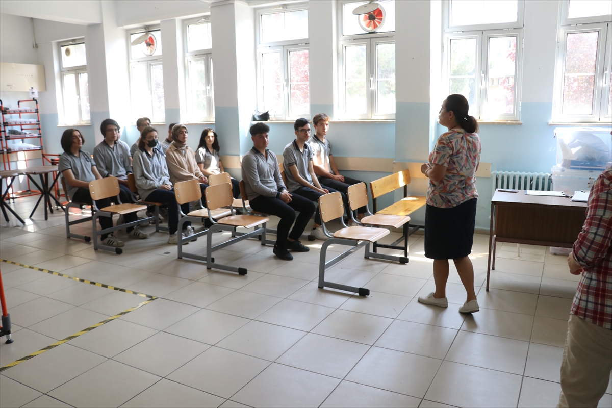 Yalova'daki meslek lisesinin “Yalın Model Fabrika Sınıfı” donanımlı eleman yetiştiriyor