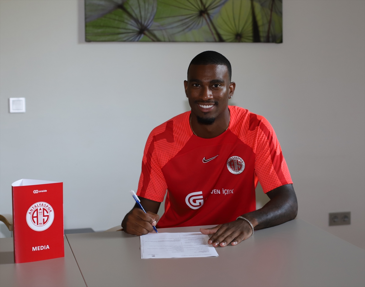 Antalyaspor, Haji Wright'ı 3 yıllığına renklerine bağladı