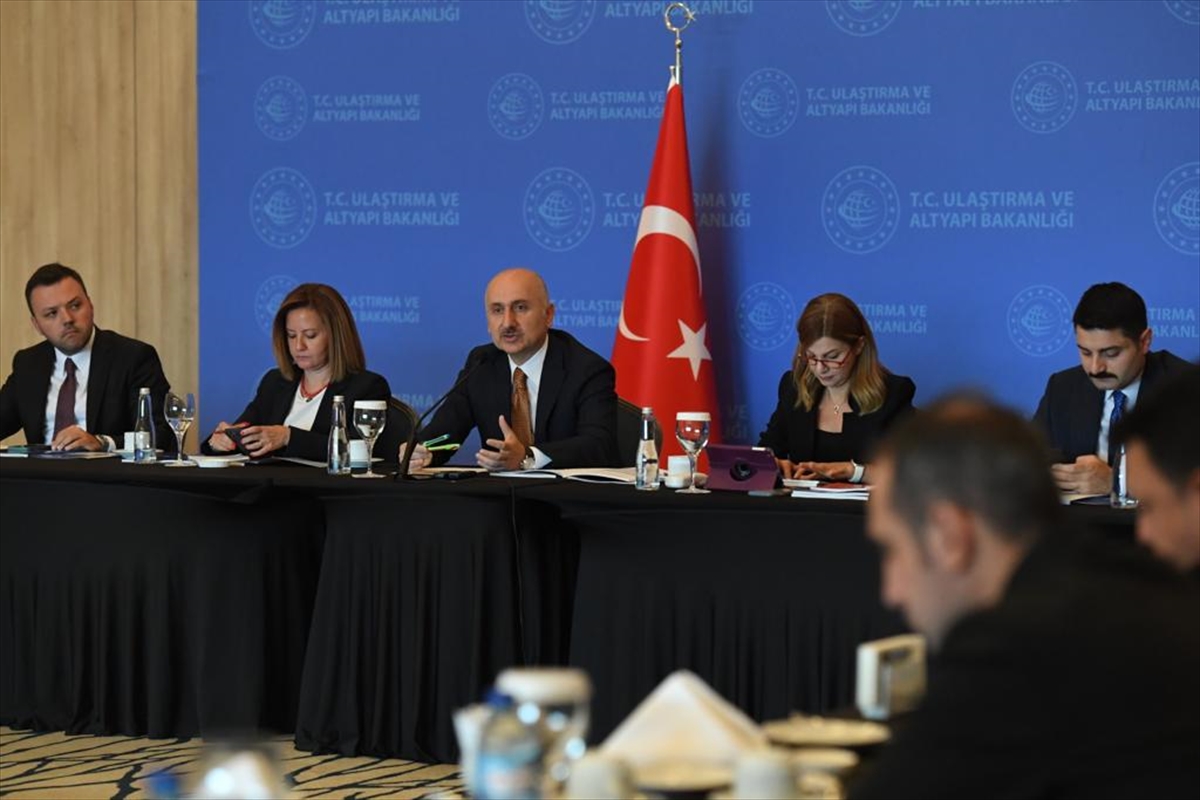 Bakan Karaismailoğlu, medya kuruluşlarının temsilcileriyle bir araya geldi: (1)