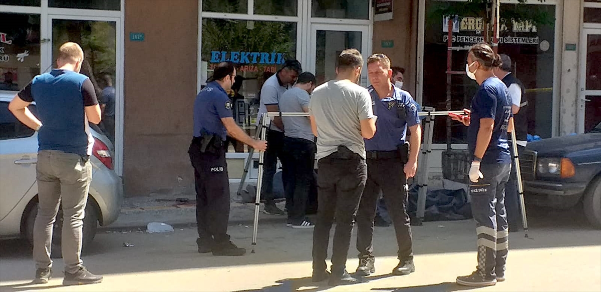 Balıkesir'de eski eşini tabancayla öldüren kişi aynı silahla intihar etti