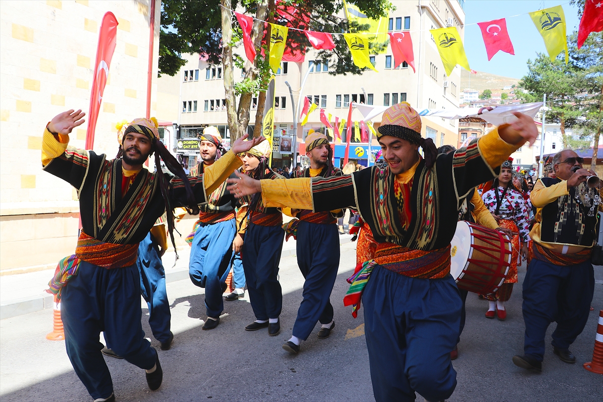 Bayburt Dede Korkut Uluslararası Kültür ve Sanat Şöleni kapsamında açılış töreni düzenlendi