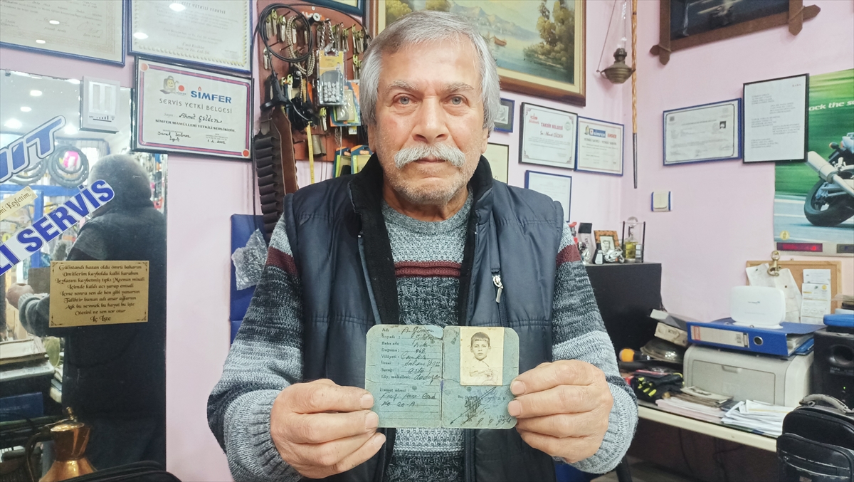 Bozuk bisikletler baba oğulun elinde hayat buluyor