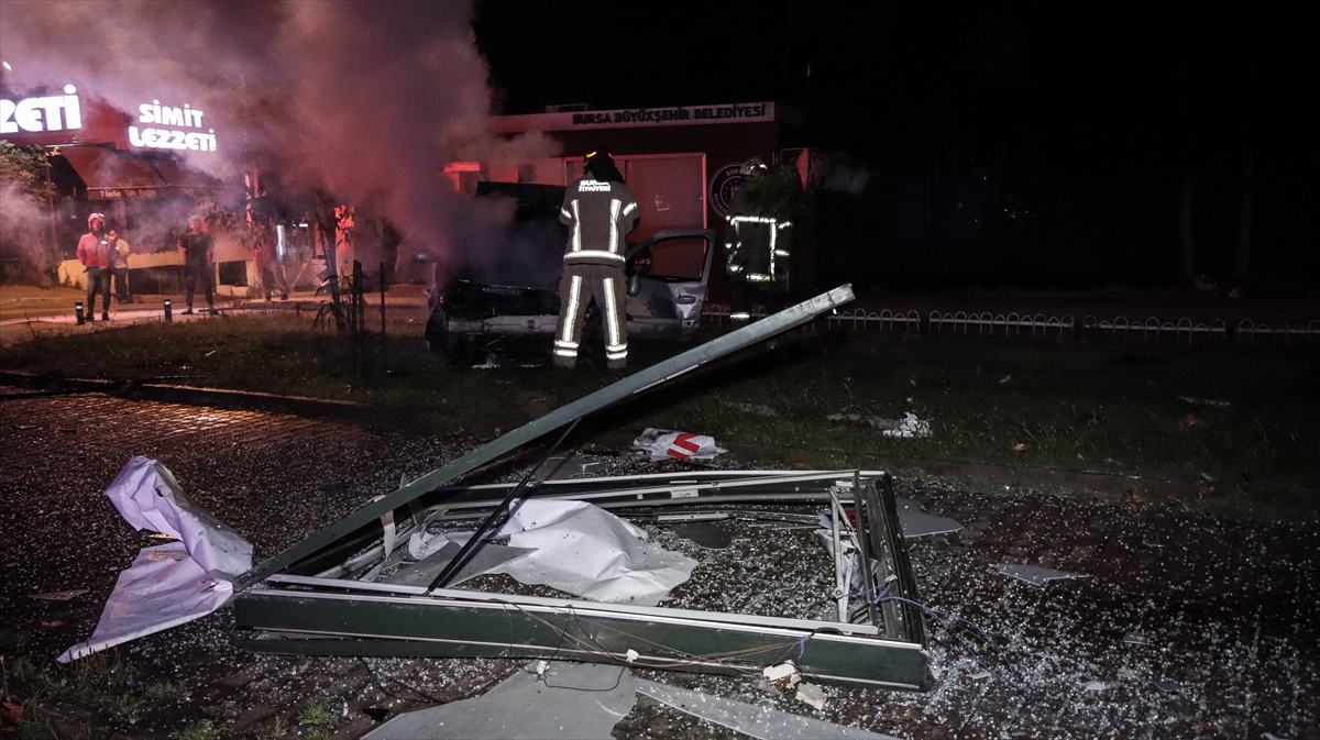 Bursa'da taklalar attıktan sonra yanan otomobildeki sürücü yaralandı