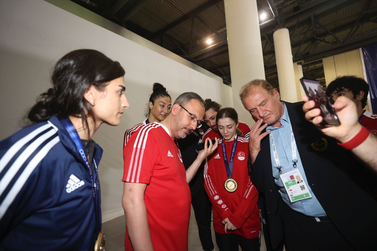 Cumhurbaşkanı Erdoğan, Akdeniz Oyunları'nda mücadele eden tekvandocularla telefonda görüştü: