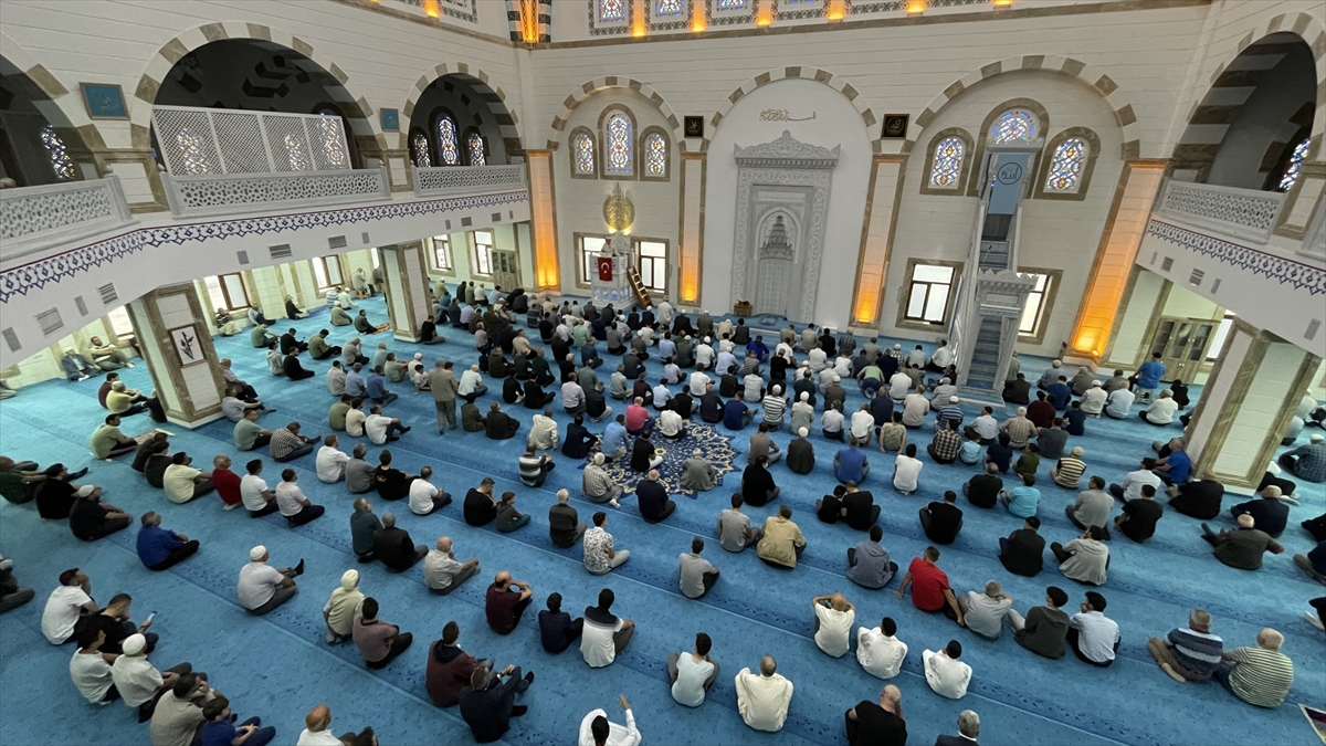 Şanlıurfa, Malatya, Kahramanmaraş ve Adıyaman'da Kurban Bayramı namazı kılındı