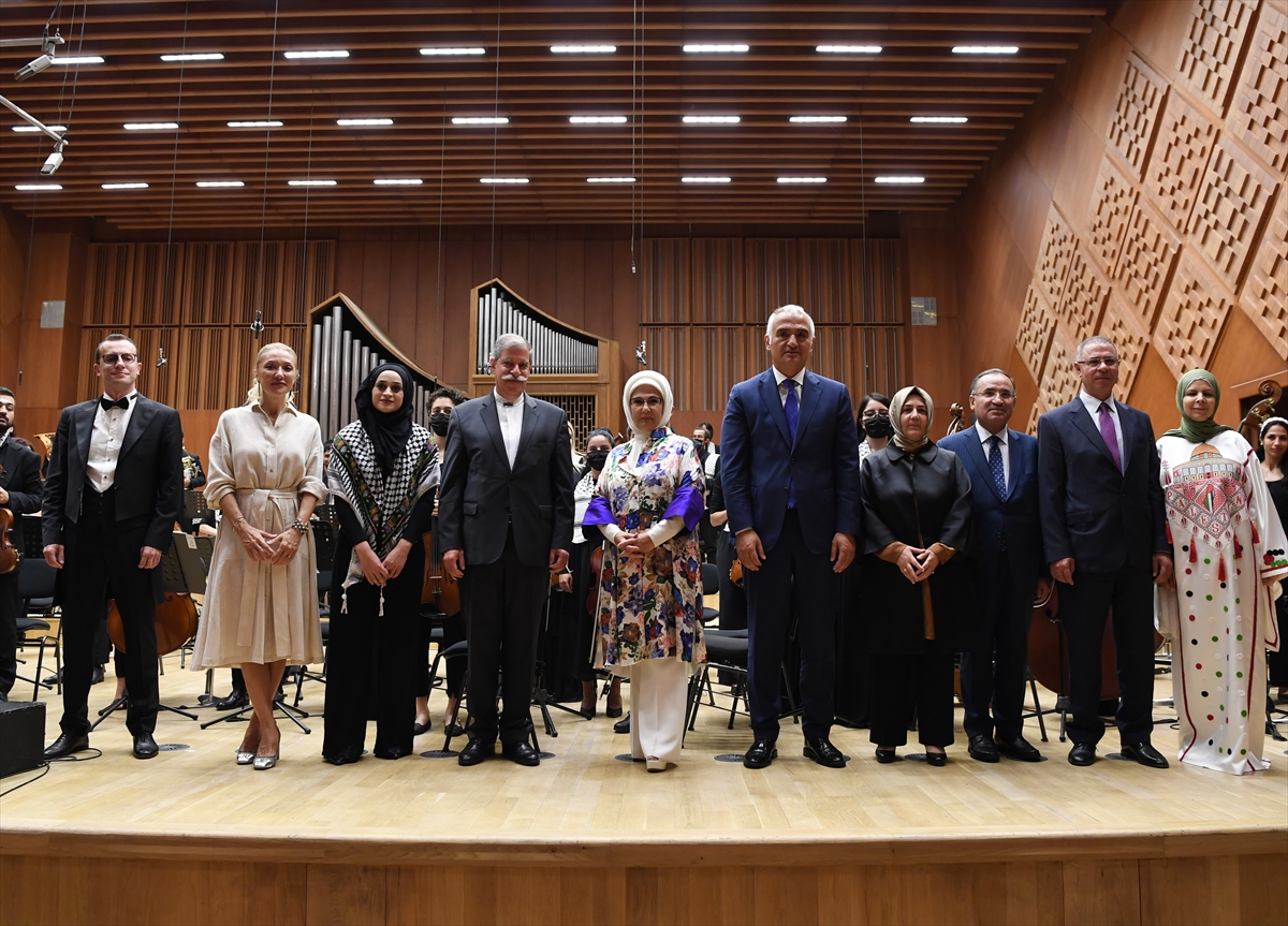 Emine Erdoğan, Filistin Gençlik Orkestrası ve CSO sanatçılarının “Barış Konseri”ni izledi: