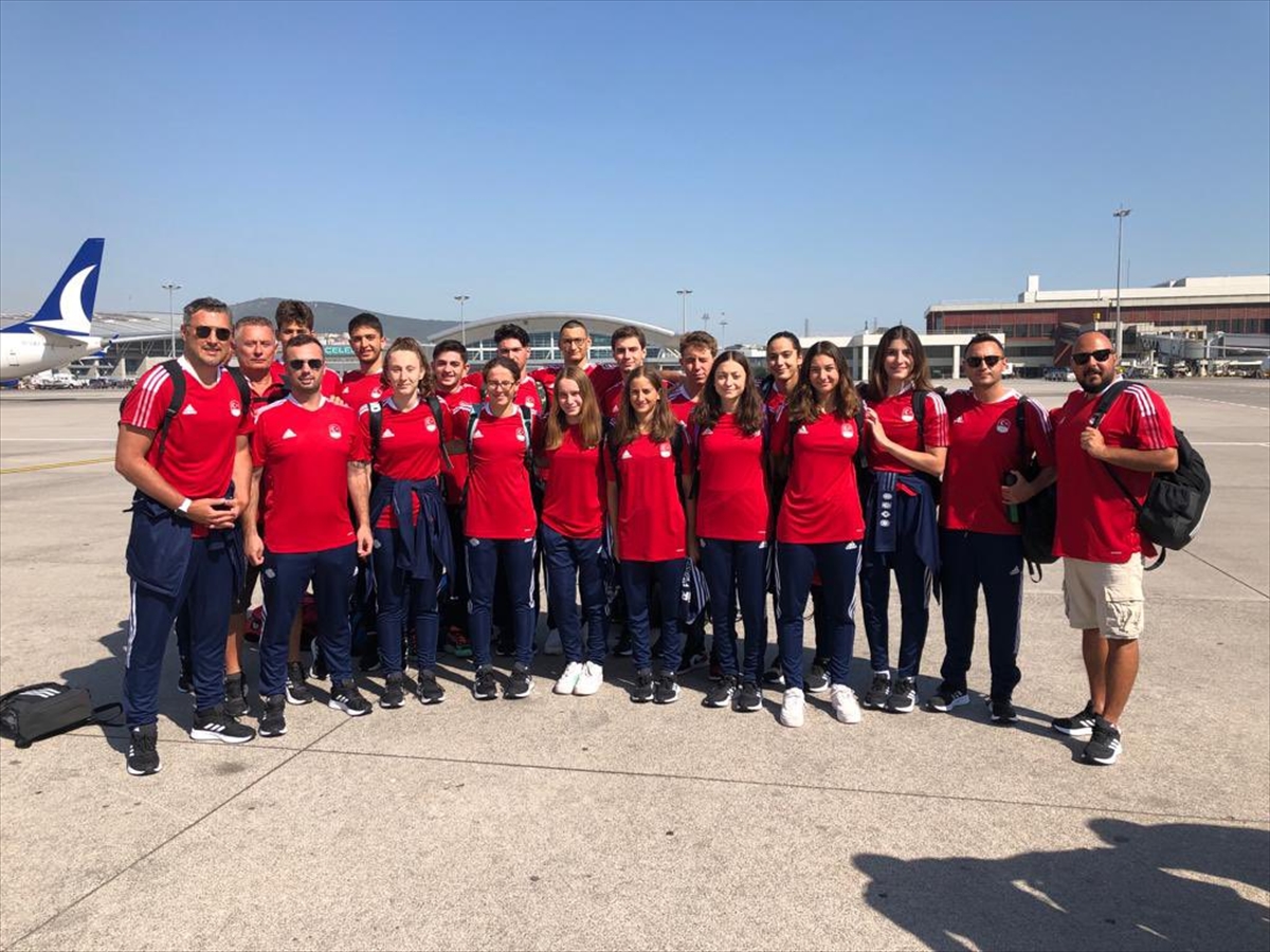 EYOF 2022'de mücadele edecek milli yüzücüler Slovakya'ya gitti