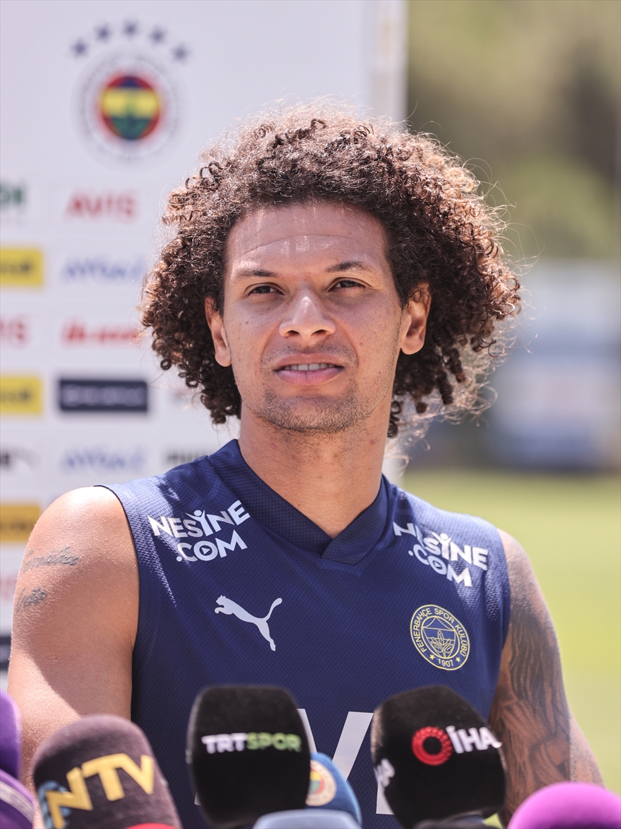 Fenerbahçe'nin yeni transferi Arao, basın mensuplarına konuştu: