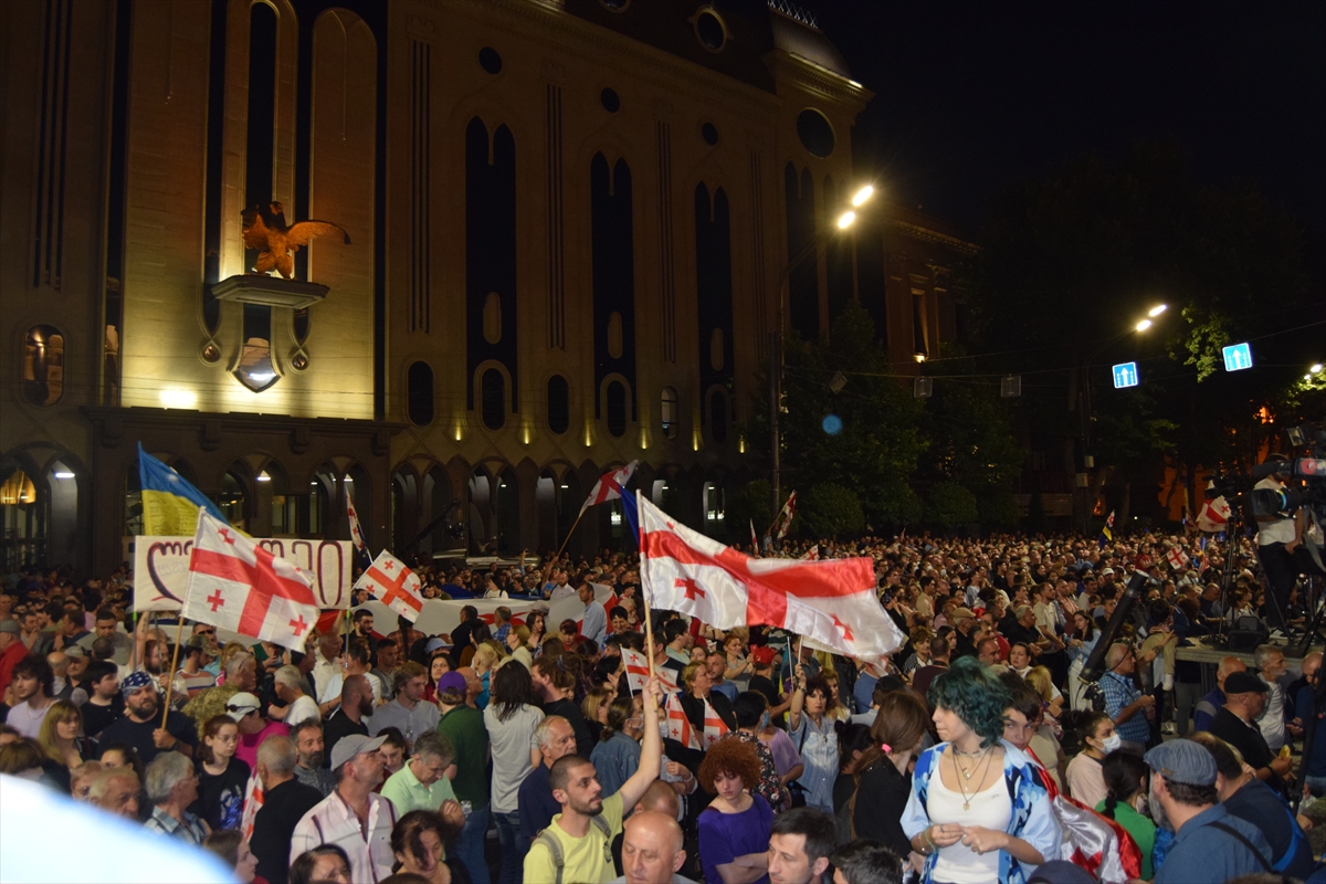 Gürcistan'da halk, AB ile entegrasyonda başarısızlıkla suçladığı hükümeti istifaya çağırdı