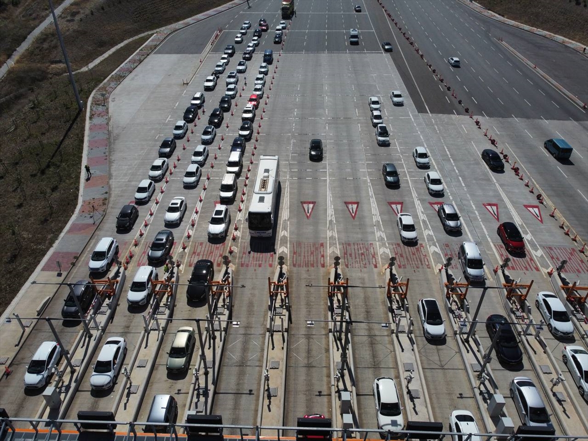 İstanbul-İzmir Otoyolu'nda tatilcilerin dönüş yolculuğu sürüyor