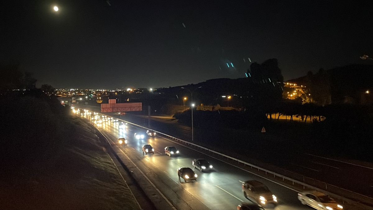 İstanbul'da bayram tatilinden dönüş yoğunluğu yaşanıyor