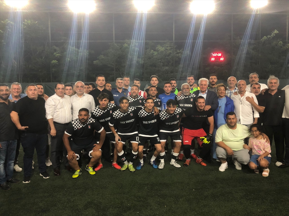 İstanbul'da Kuştepe sakinleriyle polisler arasında dostluk maçı oynandı