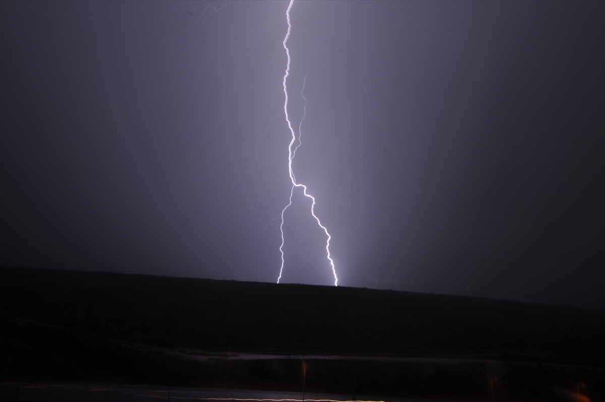 İstanbul'da gece etkili olan sağanakta dakikada 65 şimşek çaktı