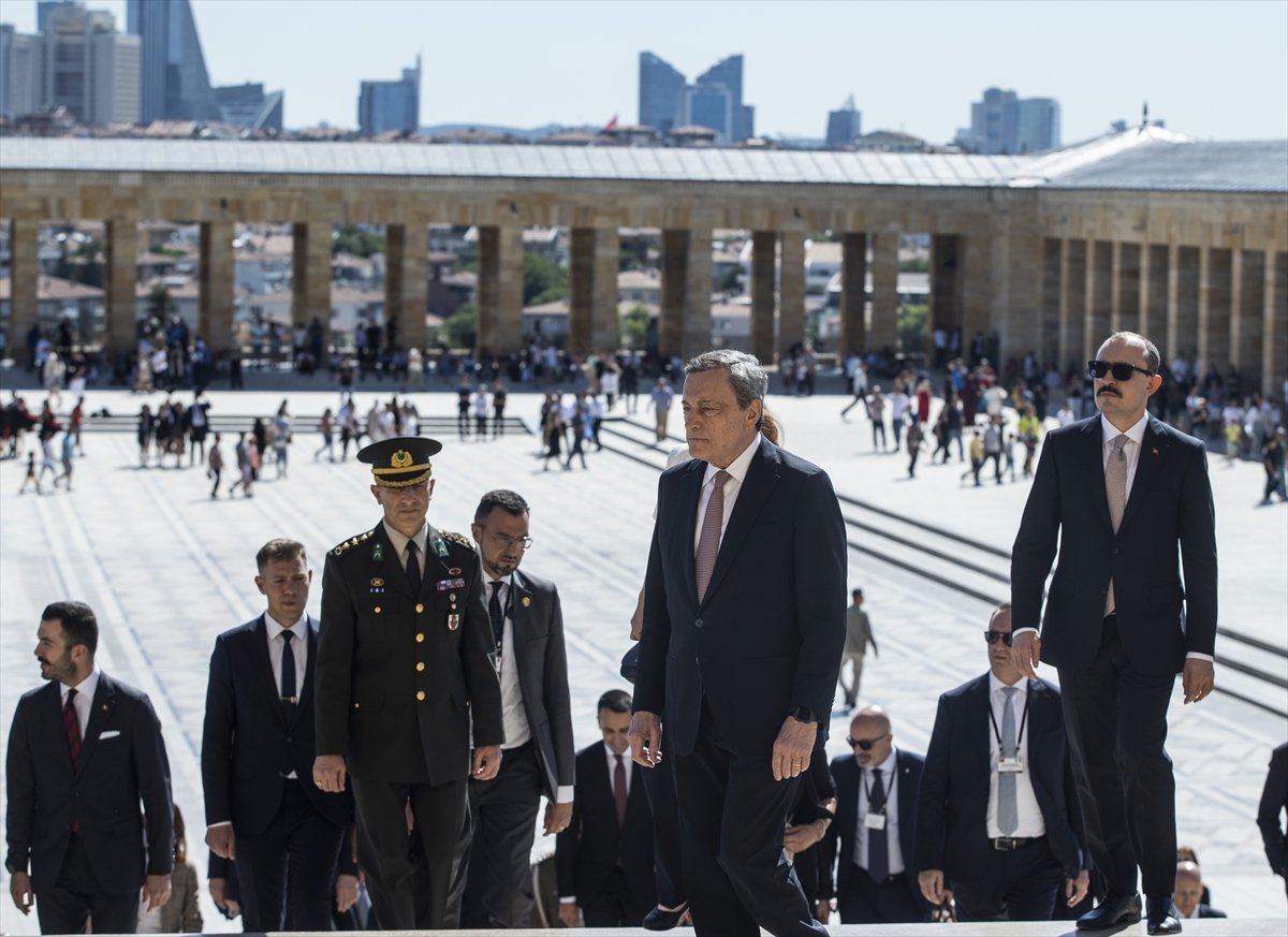 İtalya Başbakanı Draghi, Anıtkabir'i ziyaret etti