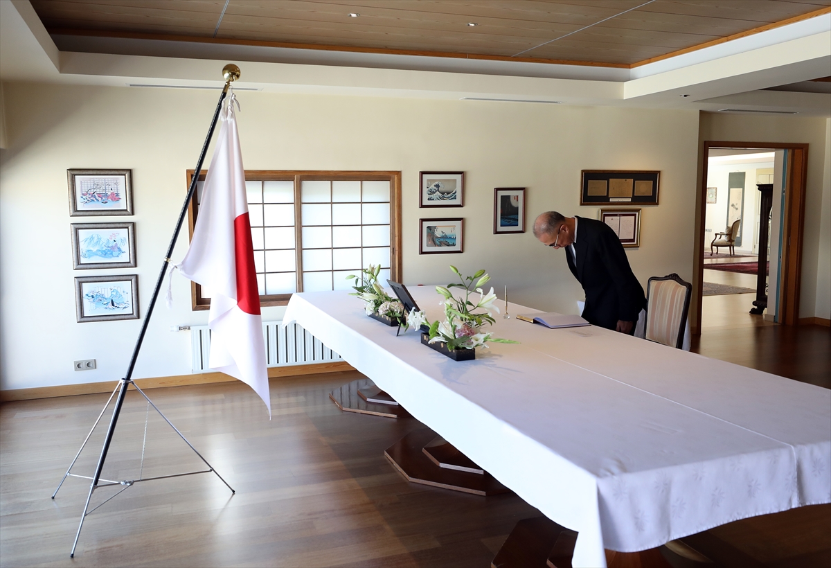 Japonya'nın Ankara Büyükelçiliğinde eski Başbakan Abe Şinzo için taziye defteri açıldı