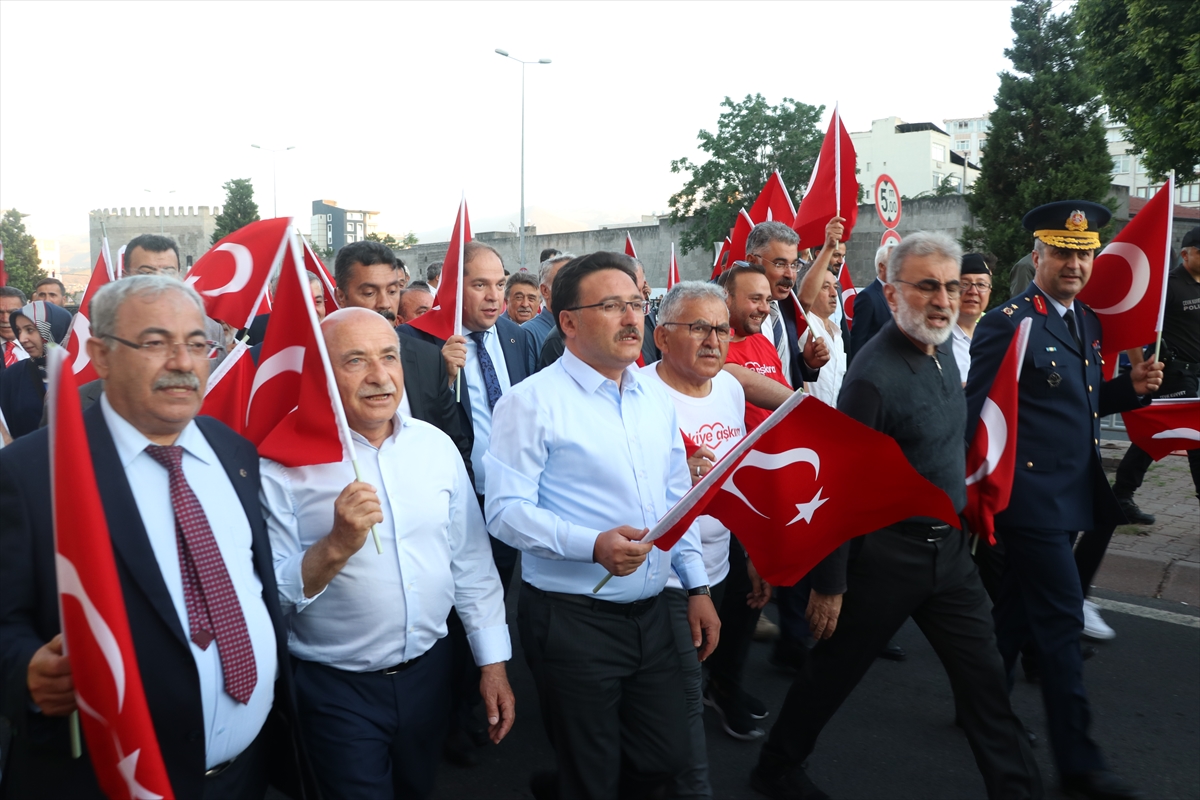 Kayseri'de 15 Temmuz Demokrasi ve Milli Birlik Günü dolayısıyla yürüyüş düzenlendi