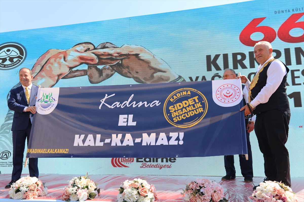 Kırkpınar'ın önemli ritüellerinden “ağa karşılaması” davul zurna eşliğinde gerçekleştirildi