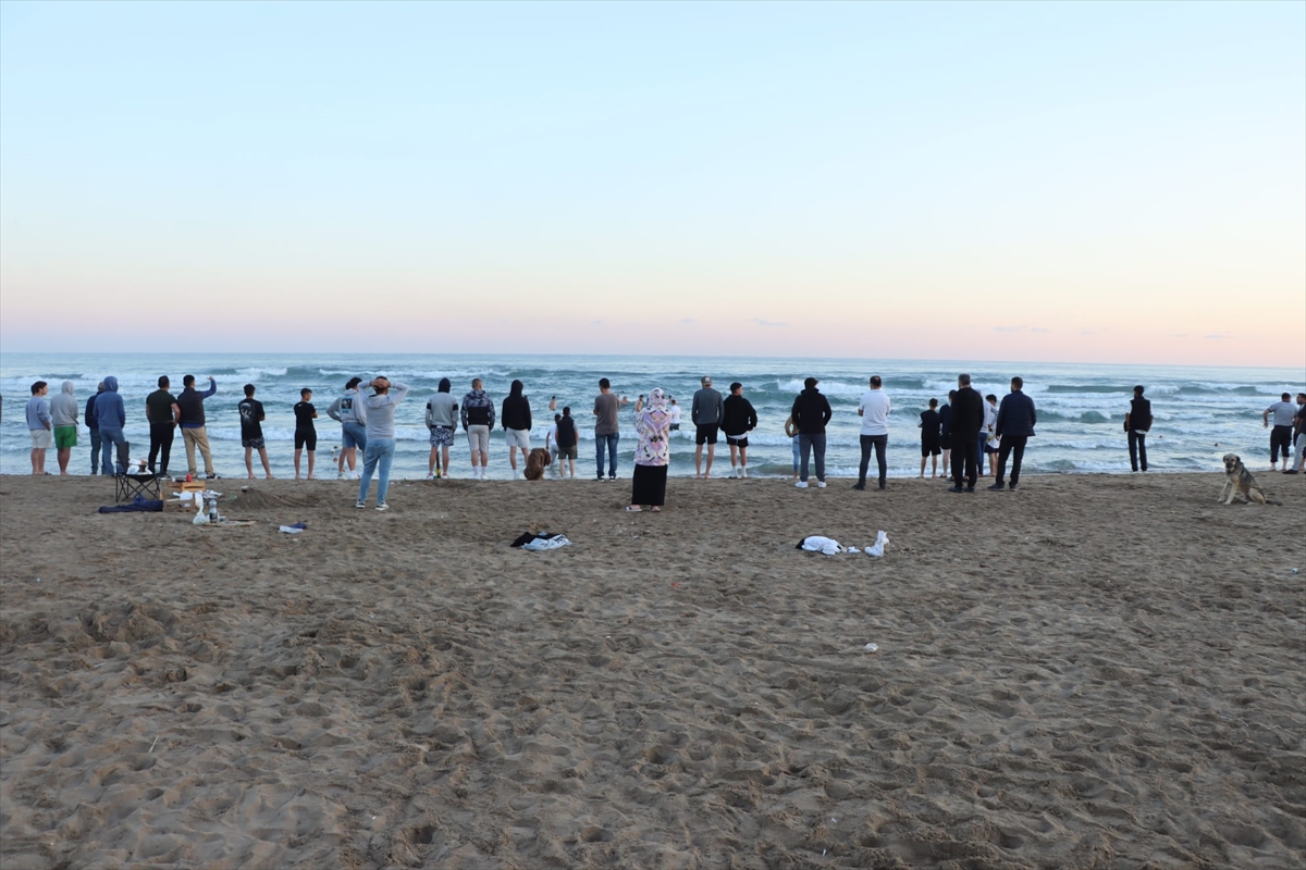Kocaeli'nin Kandıra ilçesinde denize giren 2 kişiden biri boğuldu, diğeri aranıyor