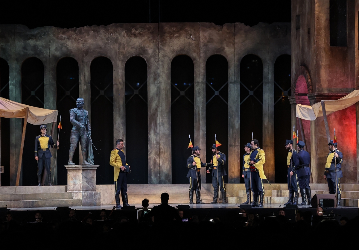 Kültür ve Turizm Bakanı Ersoy, “Carmen” operasını izledi