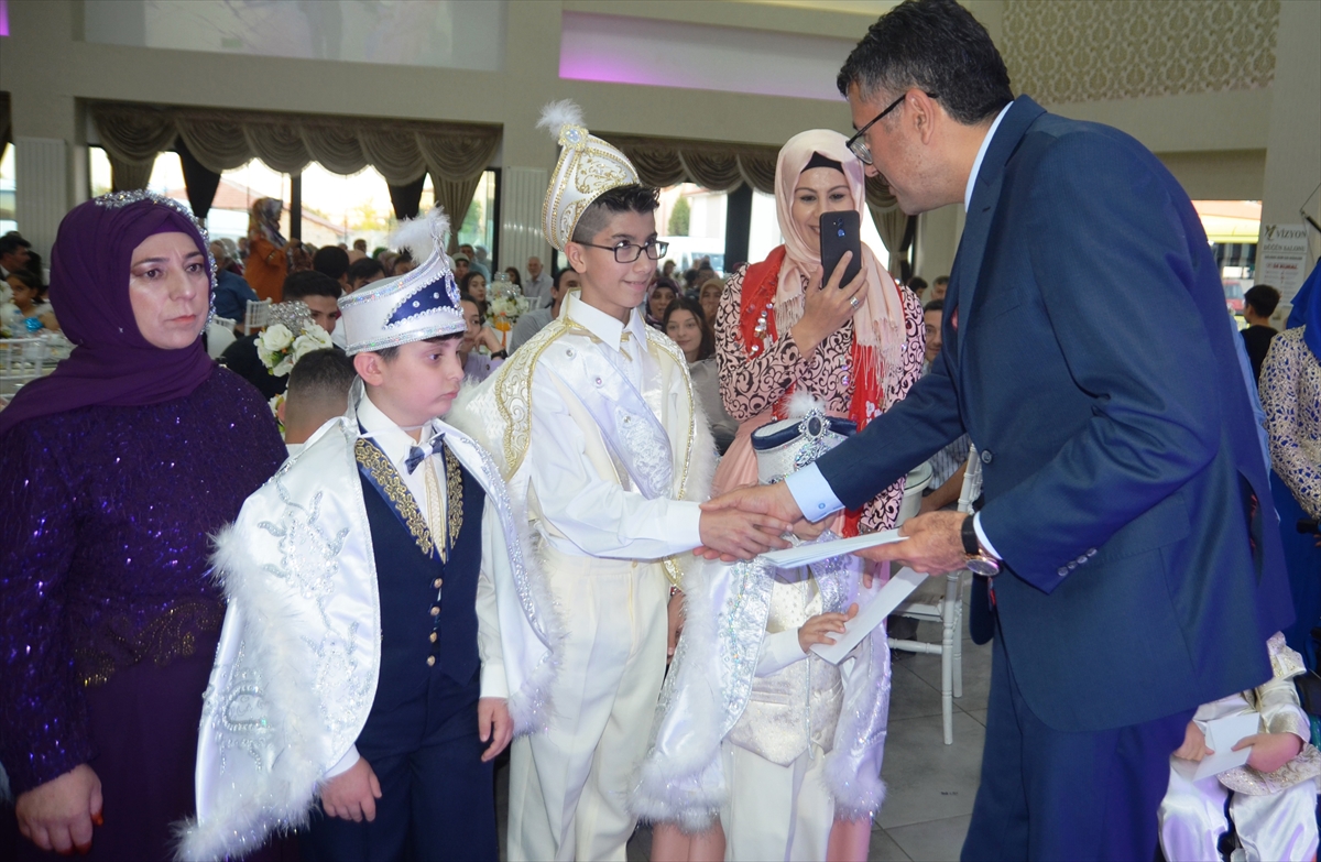 Kütahya'da engelli çocuklar için sünnet düğünü gerçekleştirildi