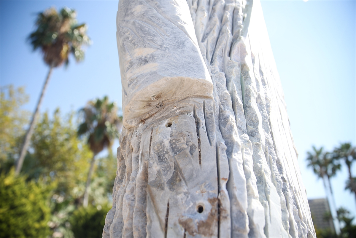 Mersin sahilindeki kadın belediye başkanı heykelinin baş ve elleri kırıldı