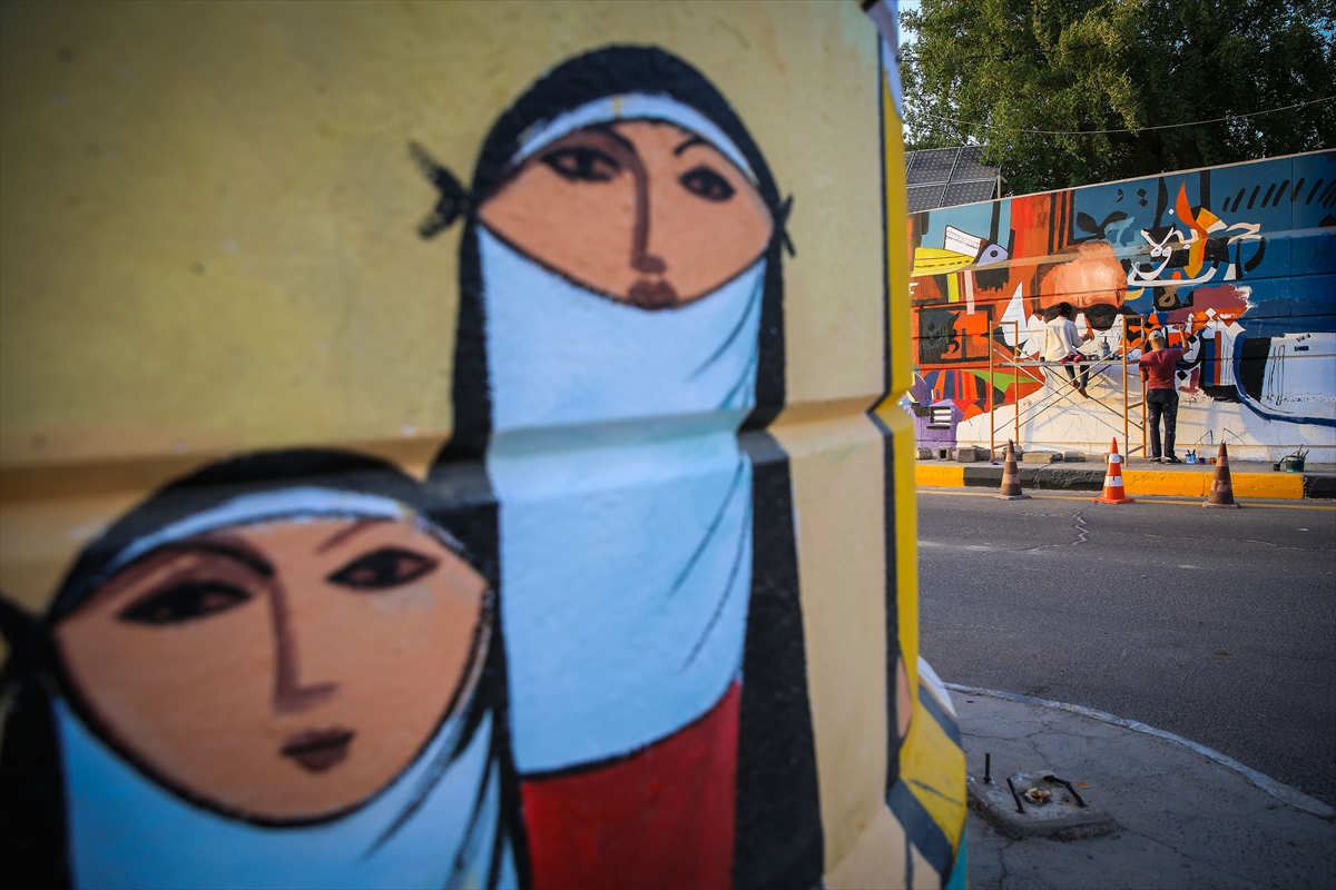 Savaş yorgunu Bağdat'ın duvarları, Iraklı sanatçıların çizgileriyle renkleniyor