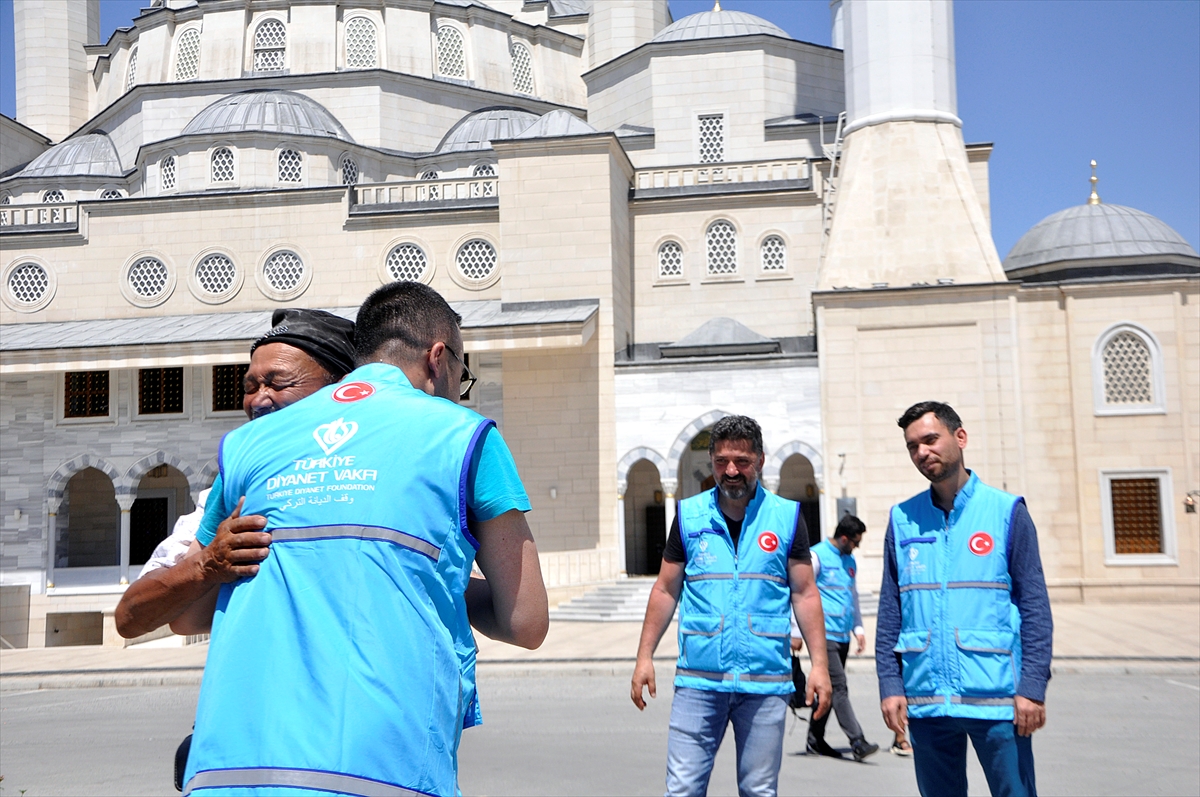TDV, Kırgızistan'da ihtiyaç sahiplerine kurban eti dağıttı