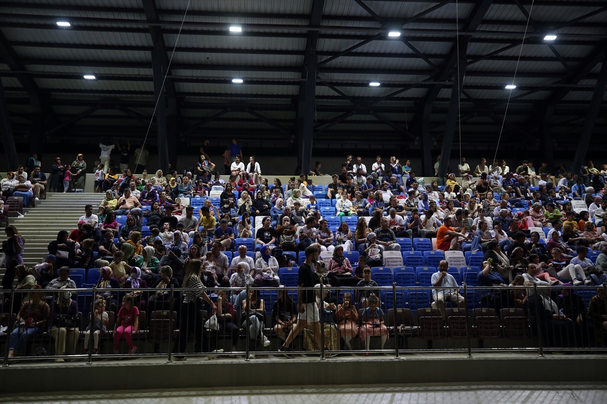 Trabzonspor taraftarları, Süper Kupa maçını dev ekrandan takip etti