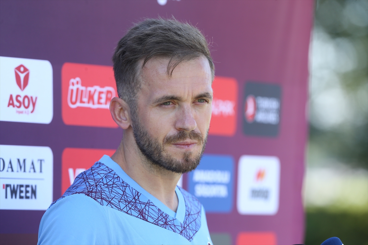 Trabzonsporlu futbolcu Visca, Slovenya kampında açıklamalarda bulundu: