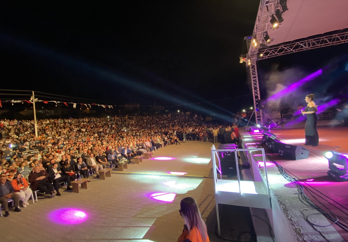 Ulubey 15. Kanyon ve Turizm Festivali'nde sanatçı Zara konser verdi