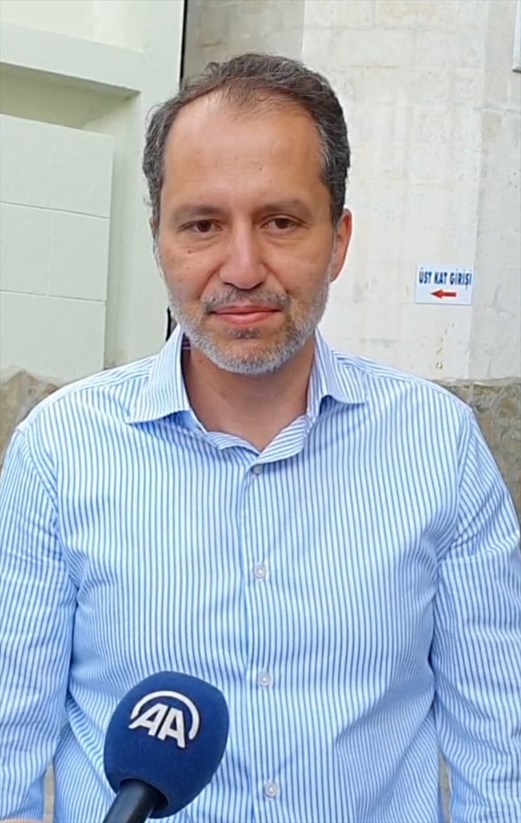 Yeniden Refah Partisi Genel Başkanı Erbakan, bayram namazını Balıkesir'de kıldı