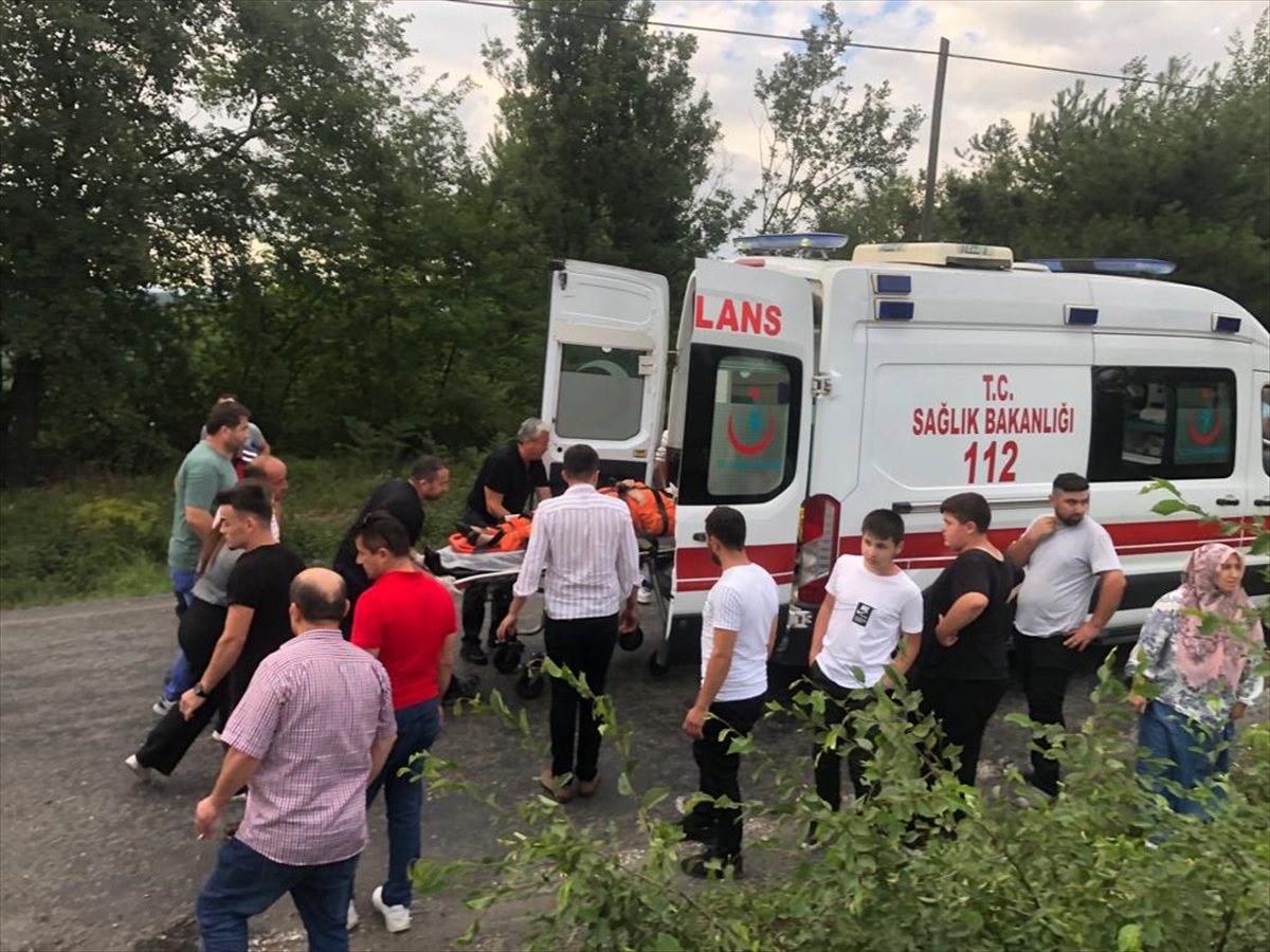 Zonguldak'ta devrilen tarım aracındaki 1 kişi öldü, 6 kişi yaralandı