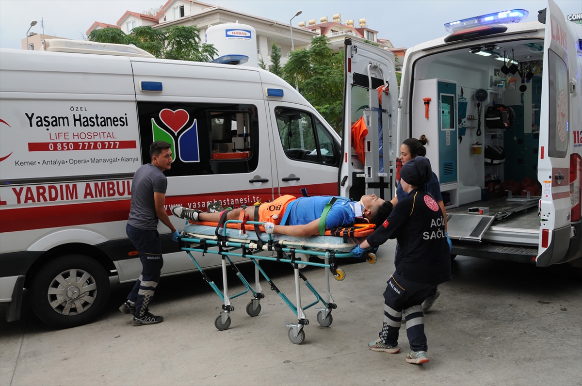 Alanya'da şarampole yuvarlanan safari cipindeki 7 kişi yaralandı