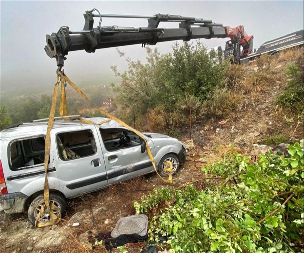 Antalya'da aracın devrilmesi sonucu 1 kişi öldü, 1 kişi yaralandı