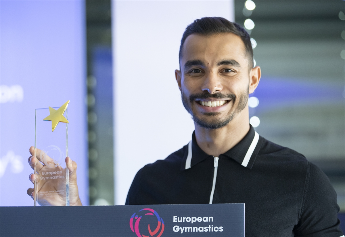Avrupa'da yılın erkek cimnastikçisi seçilen Ferhat Arıcan ödülünü aldı