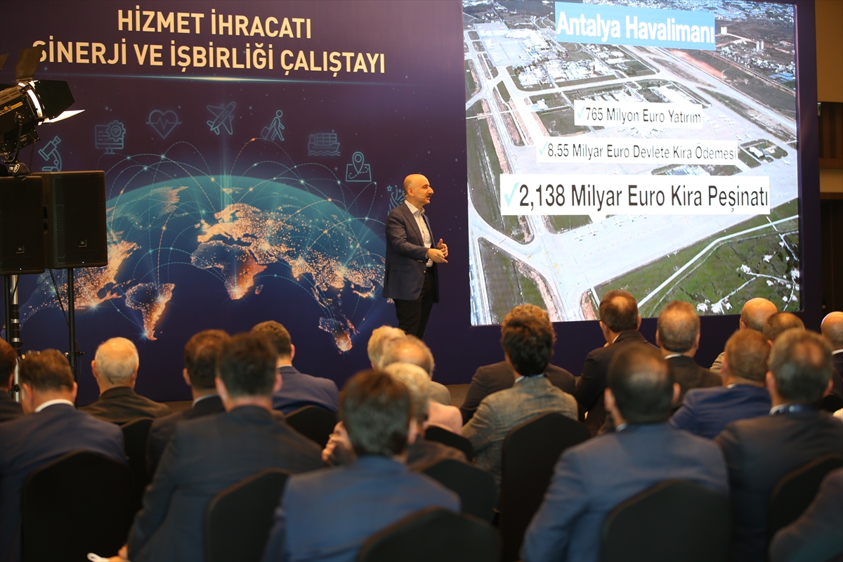 Bakan Karaismailoğlu, Sakarya'da Hizmet İhracatçıları Birliğinin çalıştayına katıldı: