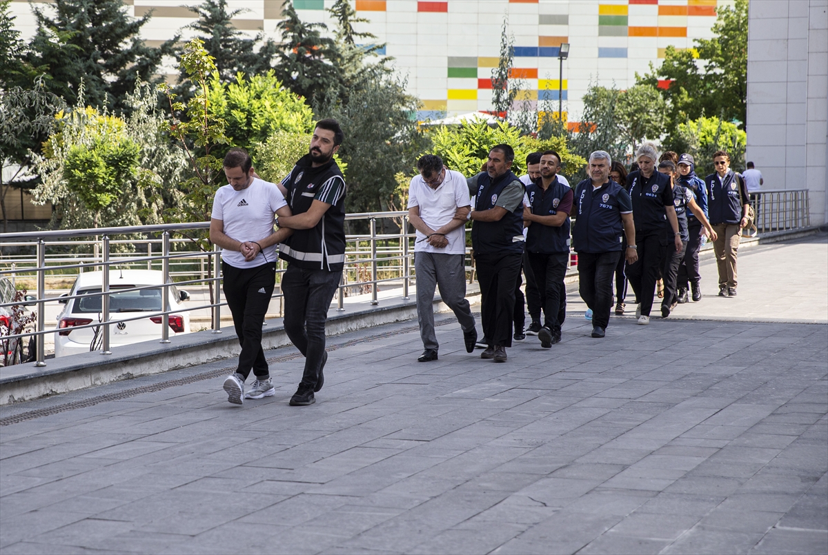 Banyo topu dolandırıcılığının zanlıları adliyeye sevk edildi