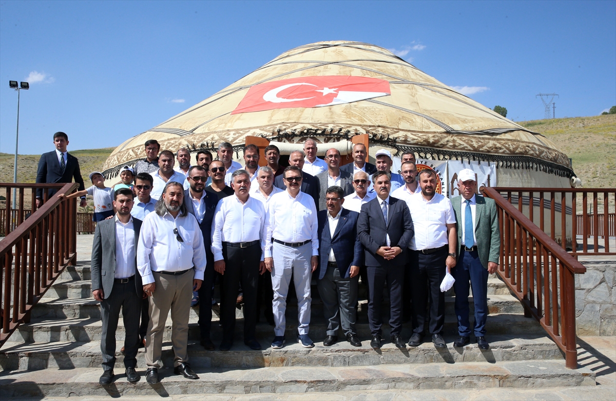 Bitlis'te “Ekonomiye Değer Katanlar Ödül Töreni” düzenlendi