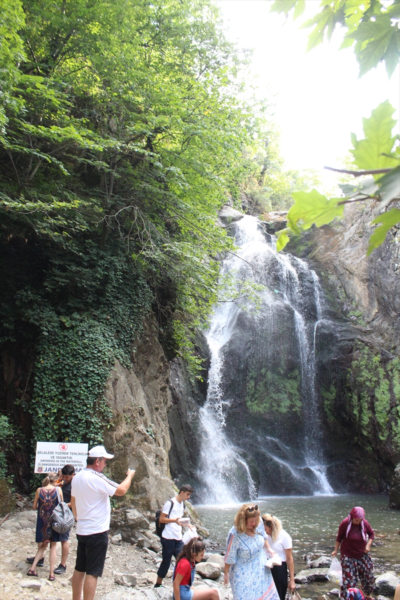 Bursa'daki Sudüşen Şelalesi turistlerin tercih noktası oldu