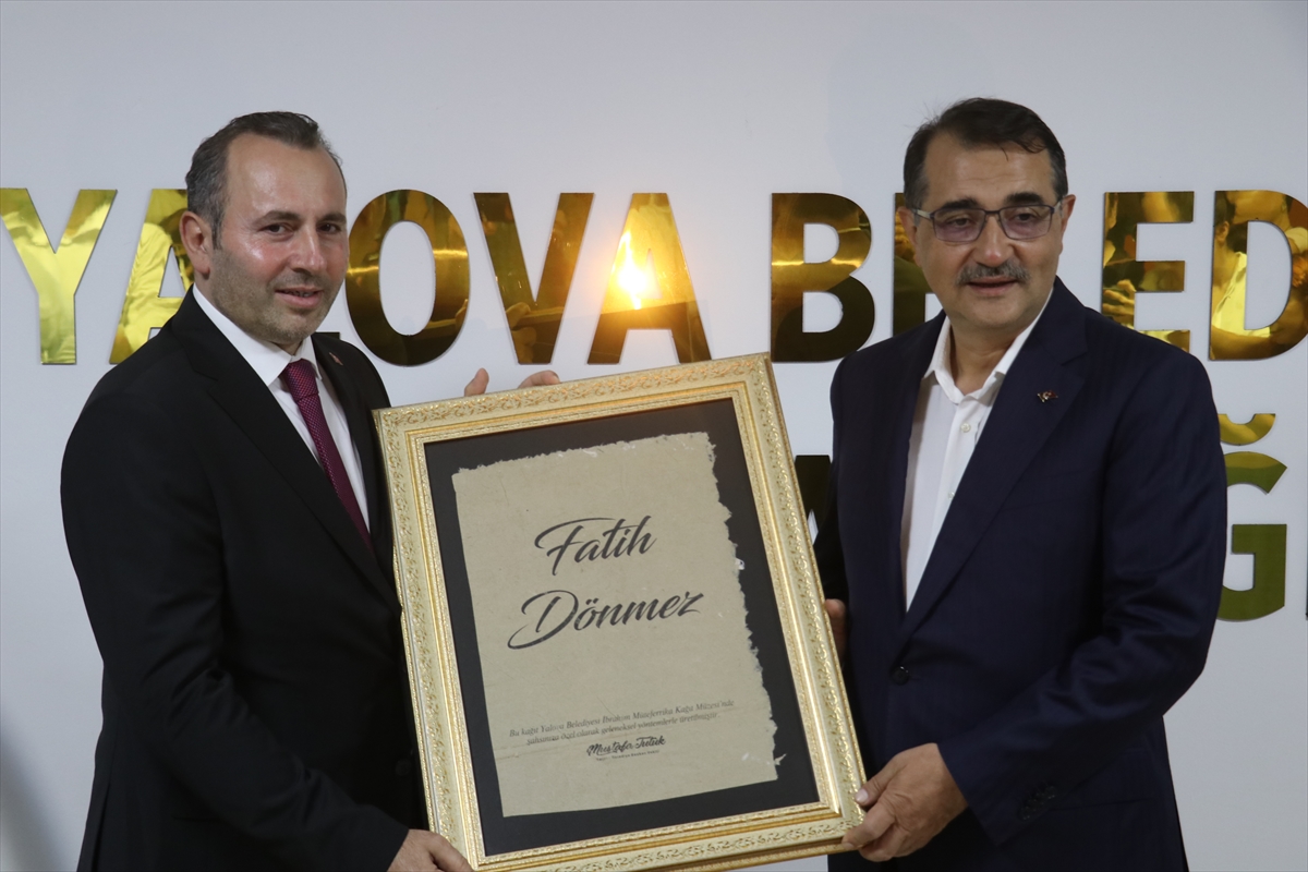 Enerji ve Tabii Kaynaklar Bakanı Dönmez, AK Parti Yalova İl Başkanlığı'nı ziyaret etti: