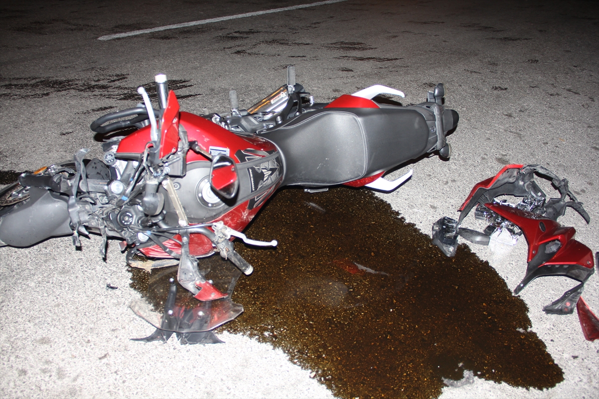 Hatay'da kaza yapan motosikletteki bir kişi öldü, bir kişi yaralandı