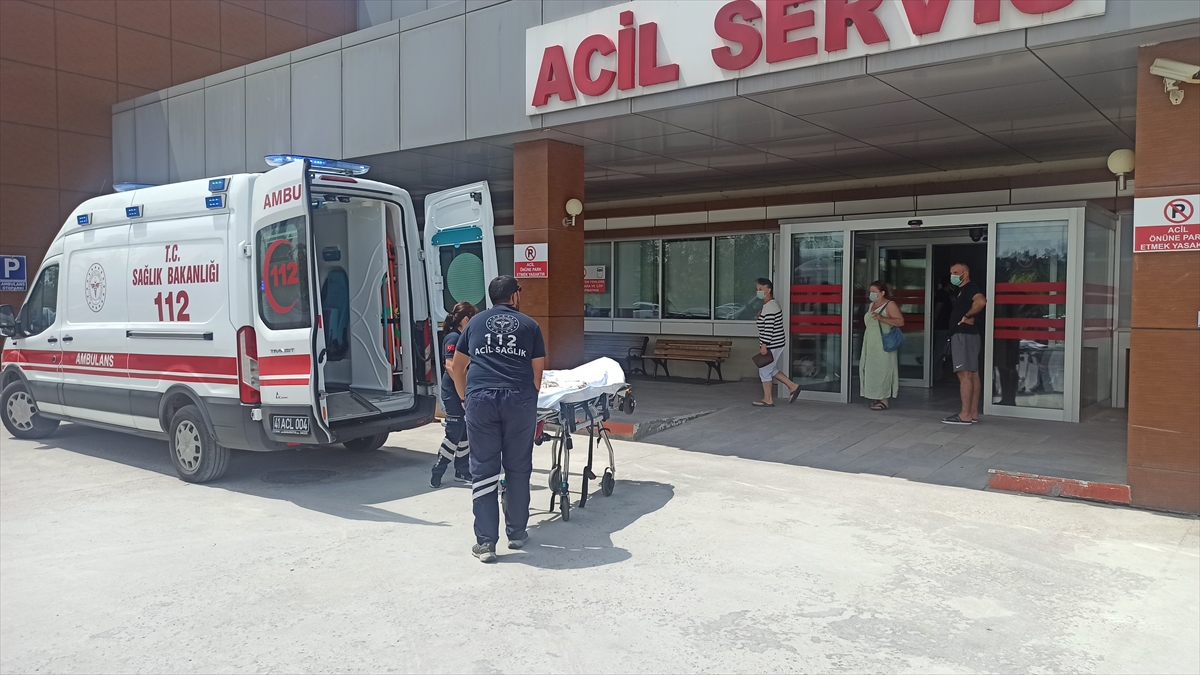 Kocaeli'de boğulma tehlikesi geçiren çocuk hastaneye kaldırıldı