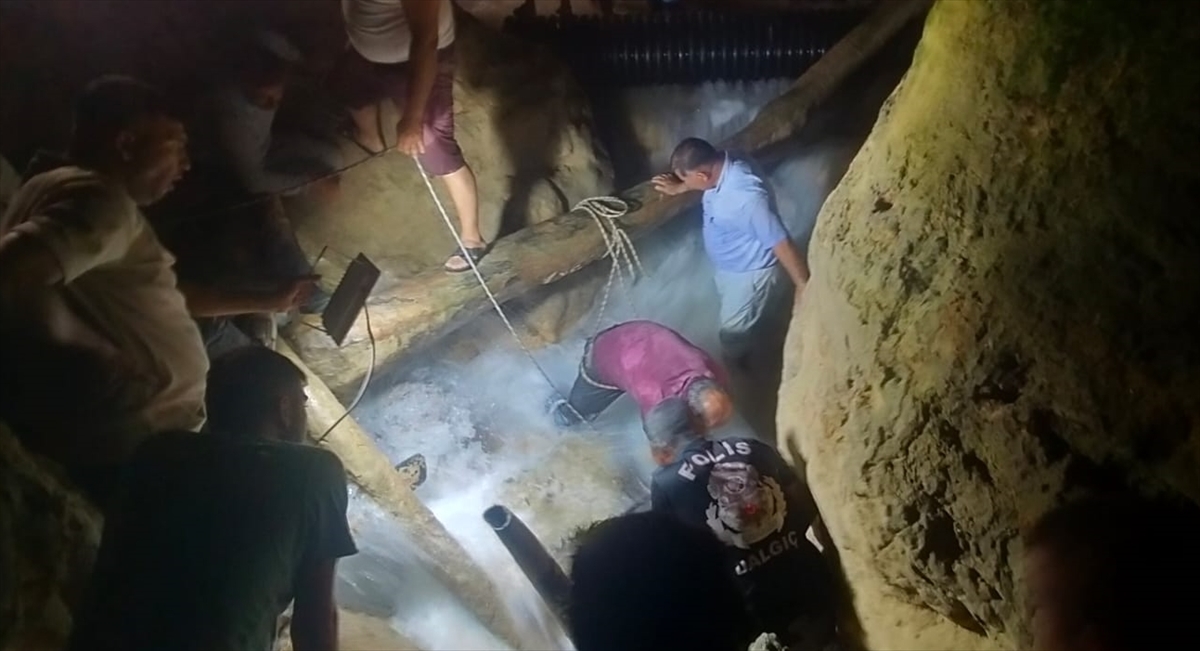 GÜNCELLEME – Mersin'de vadideki derede kaybolan çocuğun cesedi sudan çıkartıldı