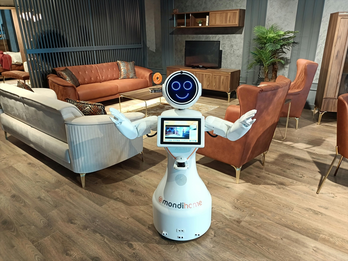Mondihome'un Polatlı mağazasında “robot müşteri temsilcisi” dönemi