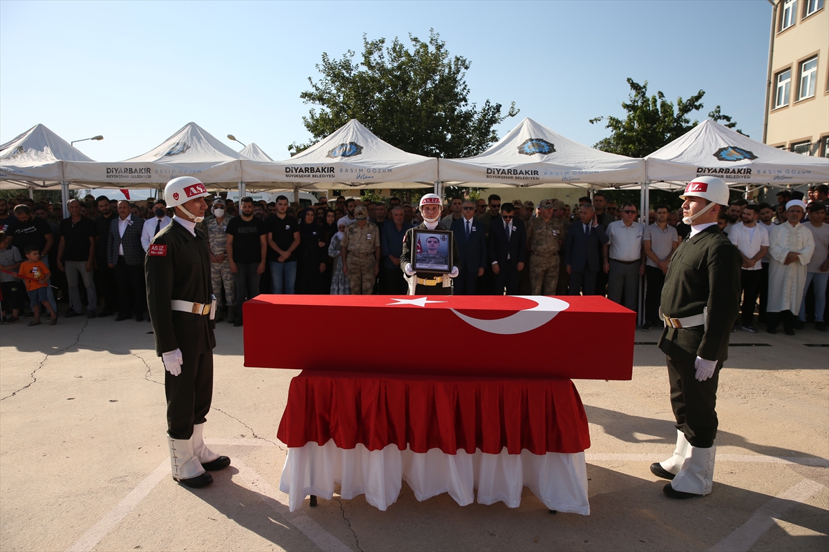 Piyade Er Sofioğlu'nun cenazesi Diyarbakır'da son yolculuğuna uğurlandı